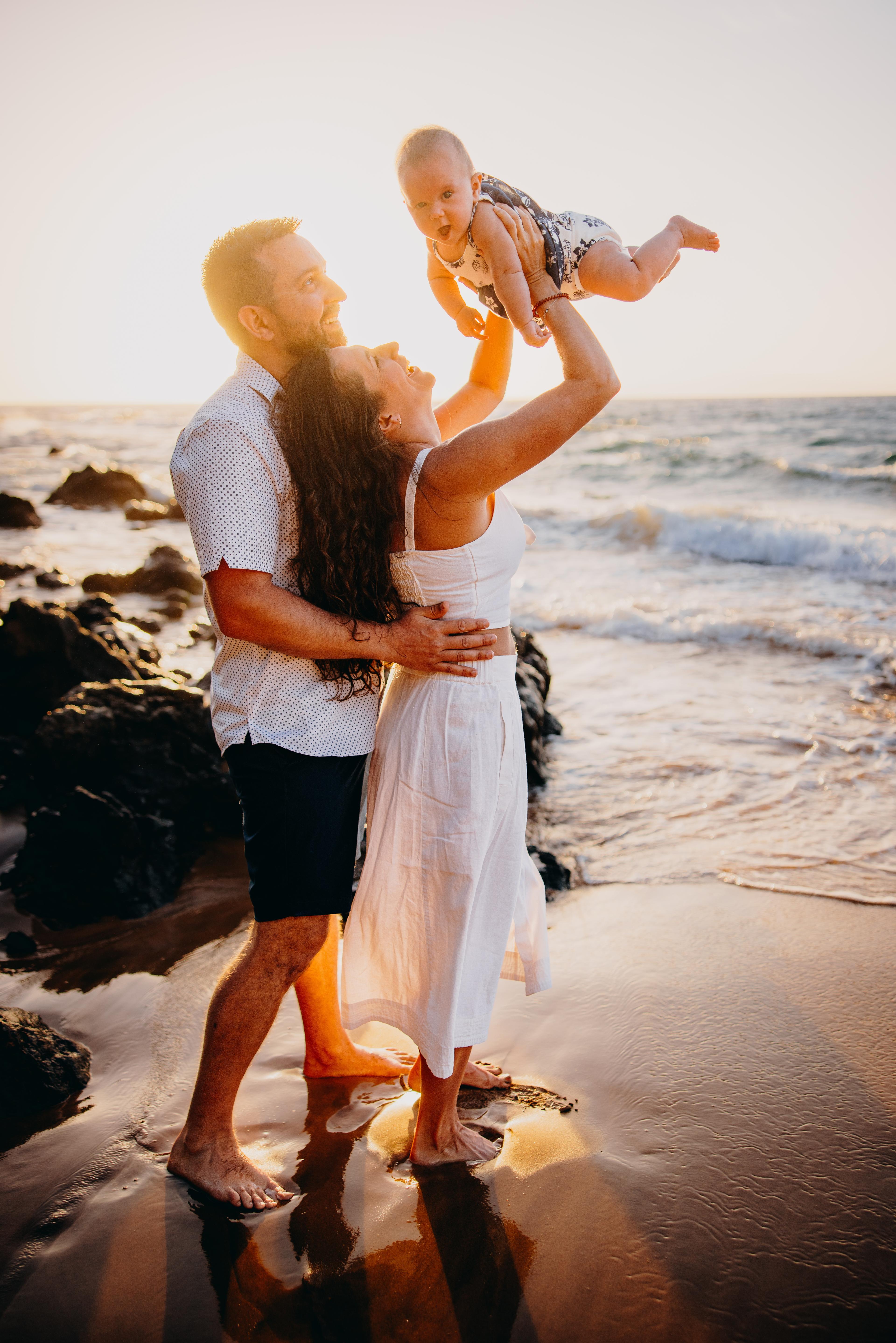 A Heartwarming Family Photoshoot at Ulua Beach Park, Maui